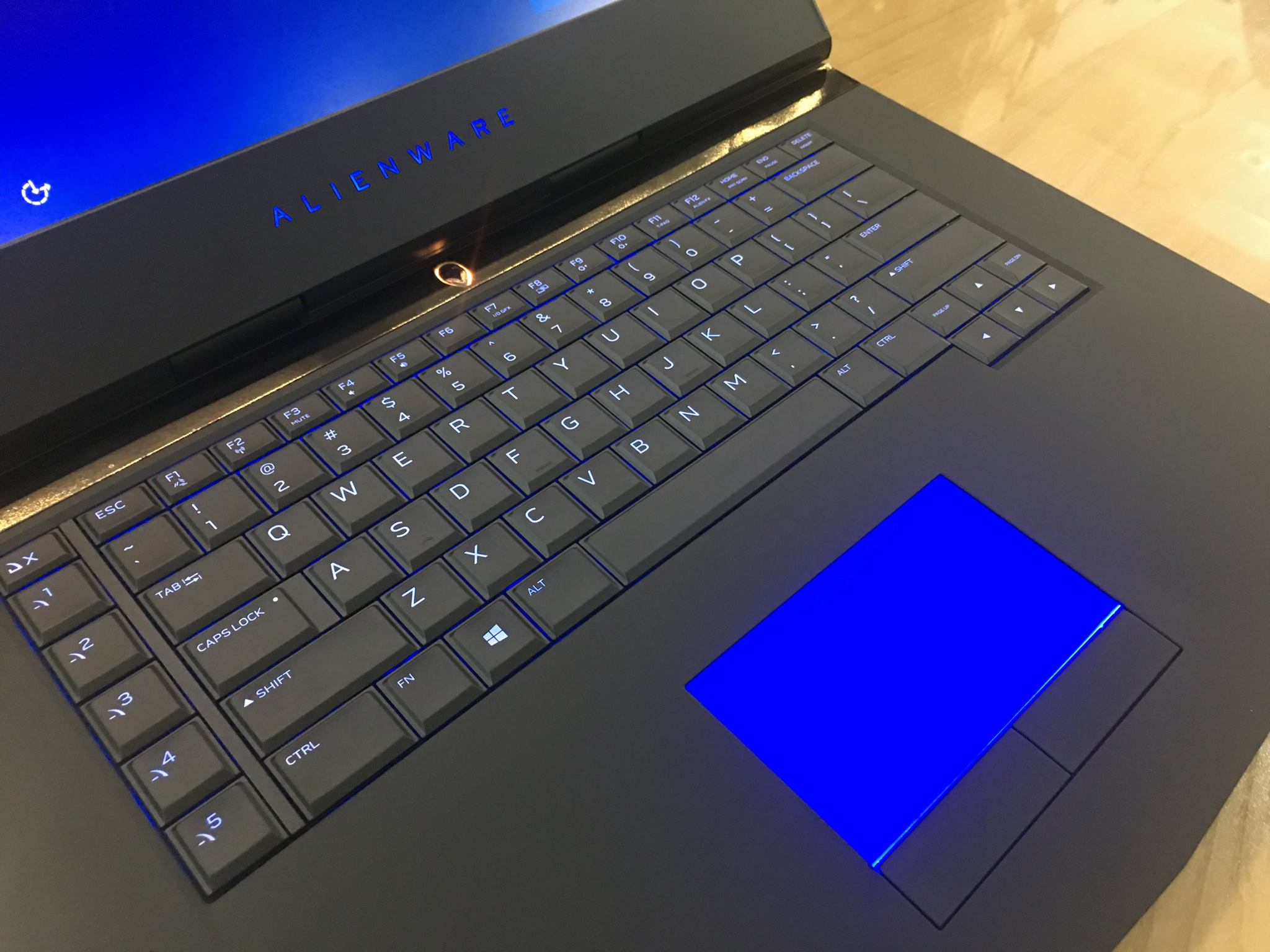 Laptop Dell ALIENWARE 15 R3 2017-3.jpg